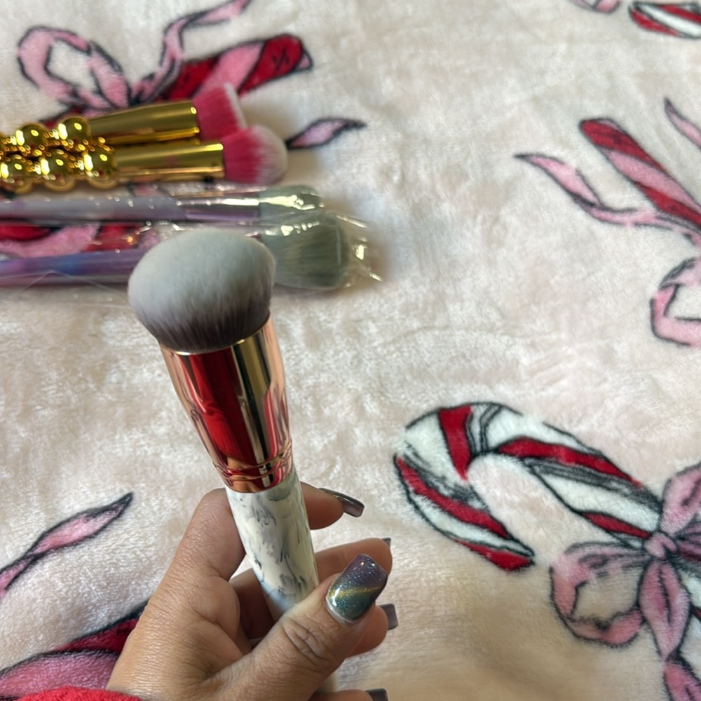 Face brushes - Picture 4 of 4